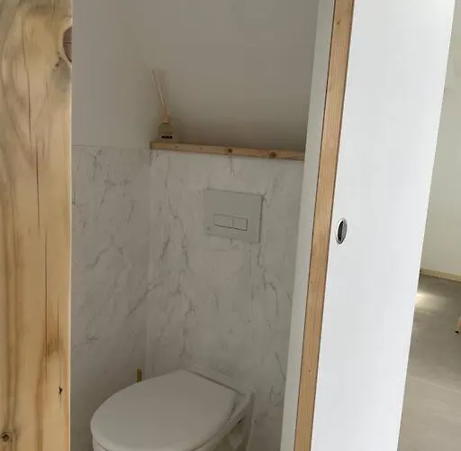 Entier à La Campagne Proche Du Circuit Et Du Zoo De La Flèche