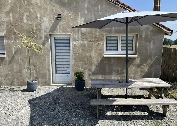 Entier à La Campagne Proche Du Circuit Et Du Zoo De La Flèche *